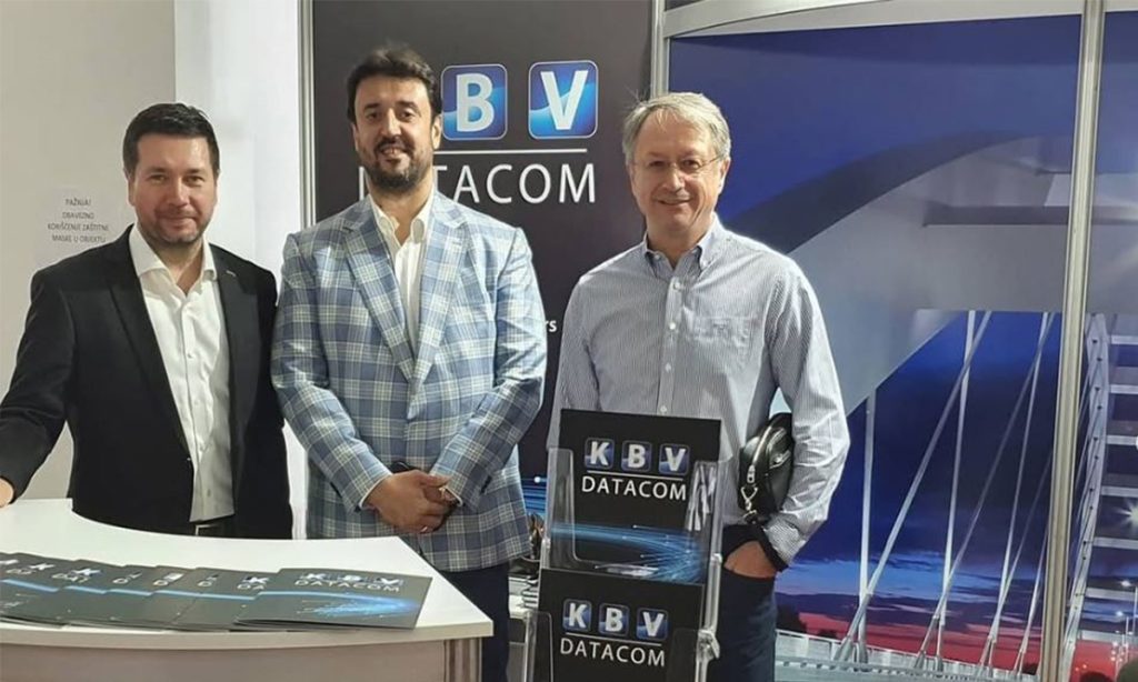 Dragan Kilibarad (u centru) sa saradnicima